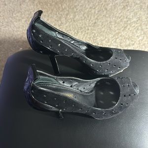 Black Louis Vuitton peep toe 👠👠 Suede. Size “35.5”(~7🇺🇸). Good Condition.
